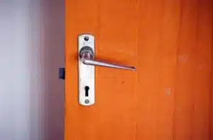 locksmith repair door